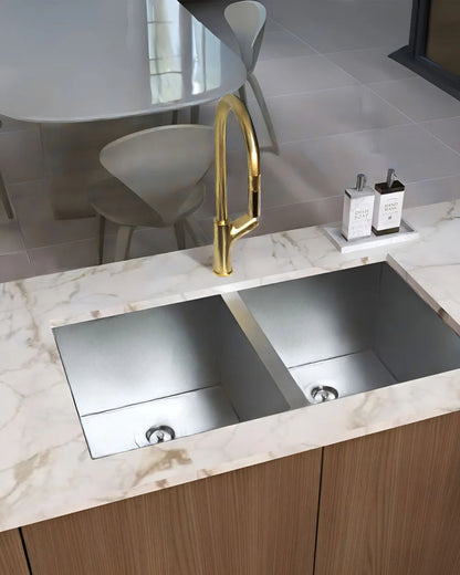 DAX Single Handle Pull Out Kitchen Faucet (DAX-8020011)