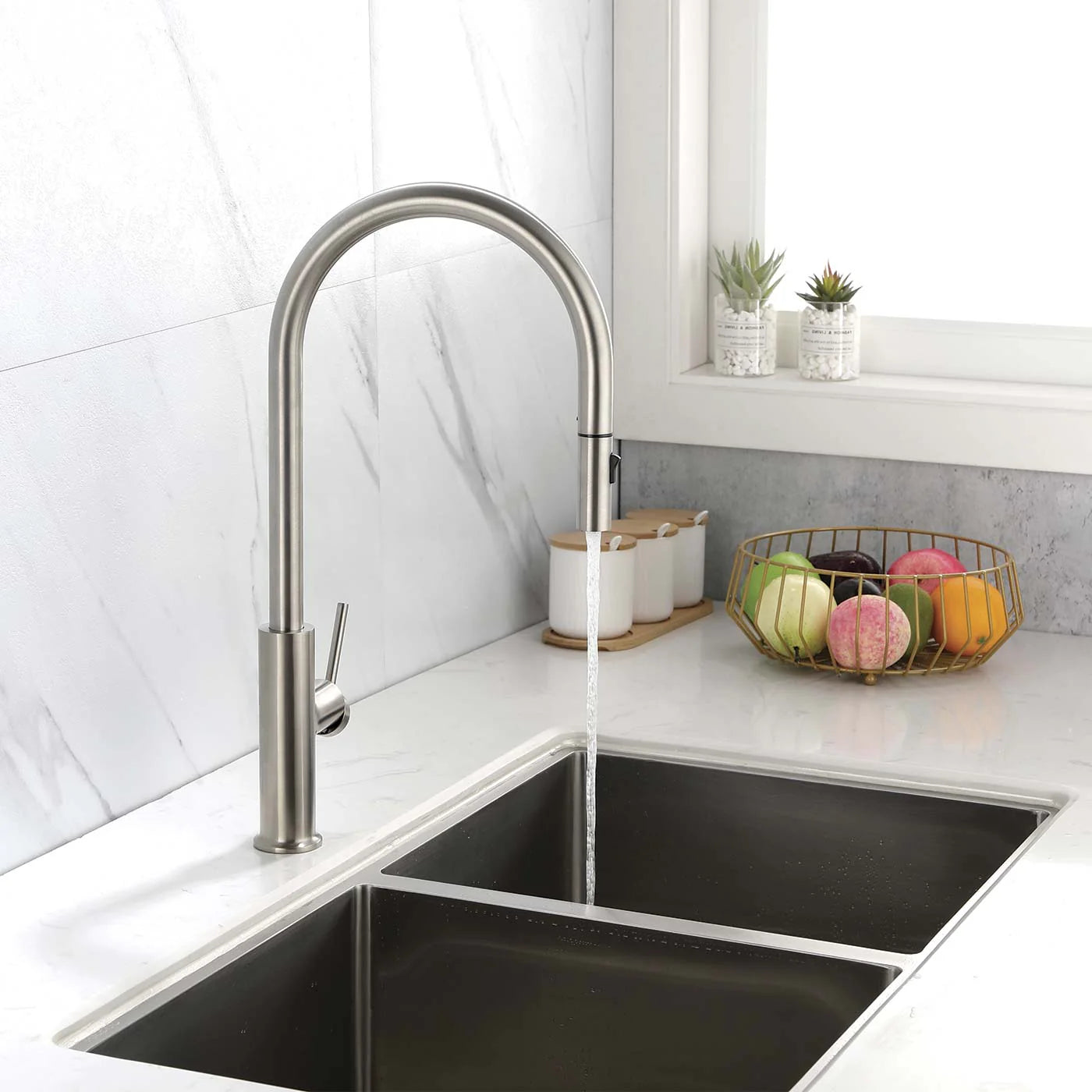 DAX Single Handle Pull Down Kitchen Faucet (DAX-8020058)